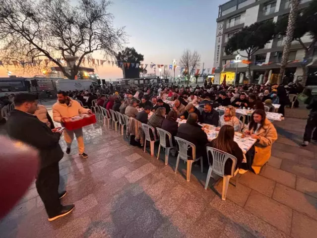 Dikili’de Yoğun Katılımlı İftar Programı Düzenlendi