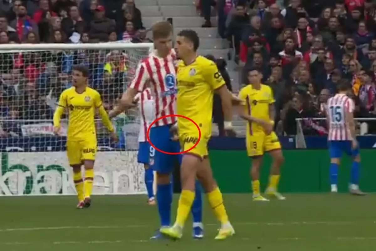 En sonunda bunu da gördük! Rakibinin cinsel organını avuçladı sonu kötü oldu