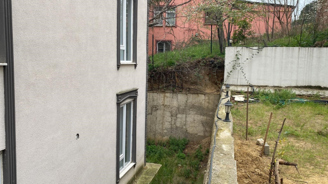 Fidan dikimi sırasında insan kafatası ve kemik parçaları bulundu Fidan dikimi sırasında insan kafatası ve kemik parçaları bulundu