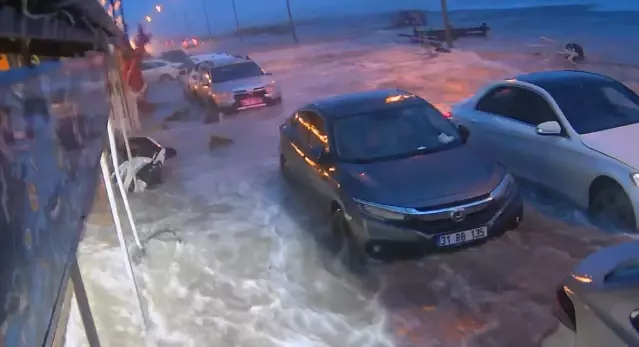 Hatay’da Fırtına ve Yükselen Dalgalar