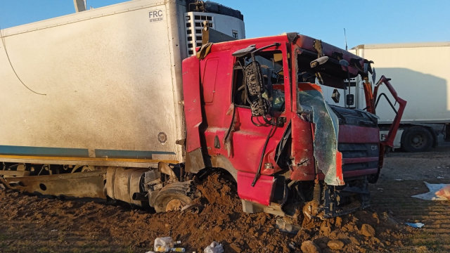 Hataylı şoför hayatını kaybetmişti! İsrail füzesinin vurduğu tır böyle görüntülendi Hataylı şoför hayatını kaybetmişti! İsrail füzesinin vurduğu tır böyle görüntülendi