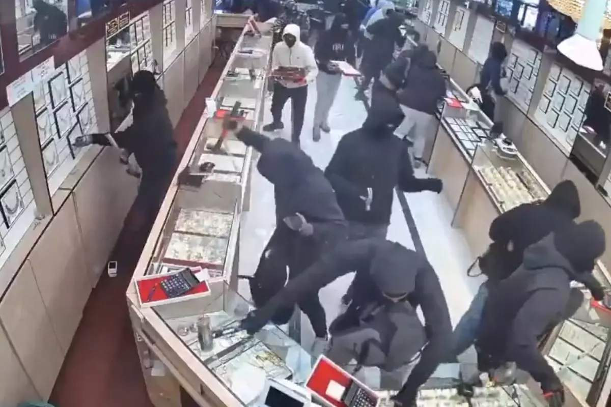 Her şey 1 dakikada oldu! 75 milyon liralık dev soygun kamerada