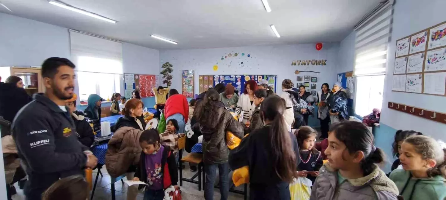 Minik Eller Üşümesin Projesi