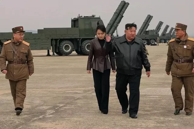 Kim ve halefinden ABD’ye tarihi mesaj: Testi birlikte izlediler