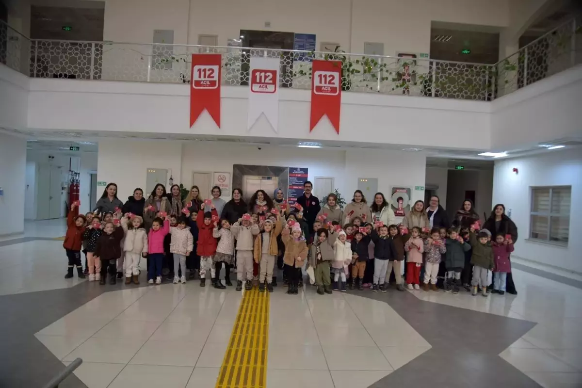 Miniklerden 112 Acil Çağrı Merkezi\'ne ilgi