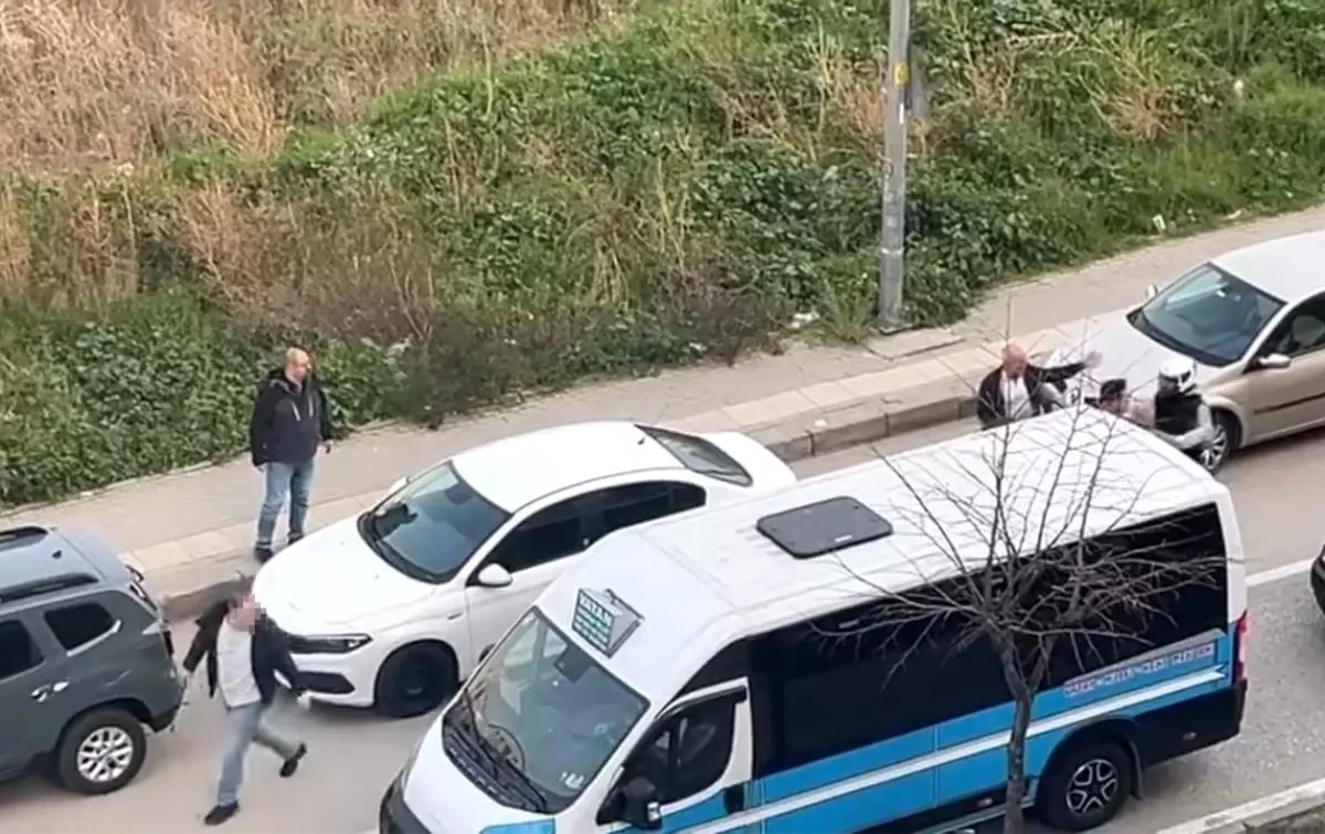 Bursa\'da Motosiklet ve Otomobil Sürücüsü Arasında Kavga