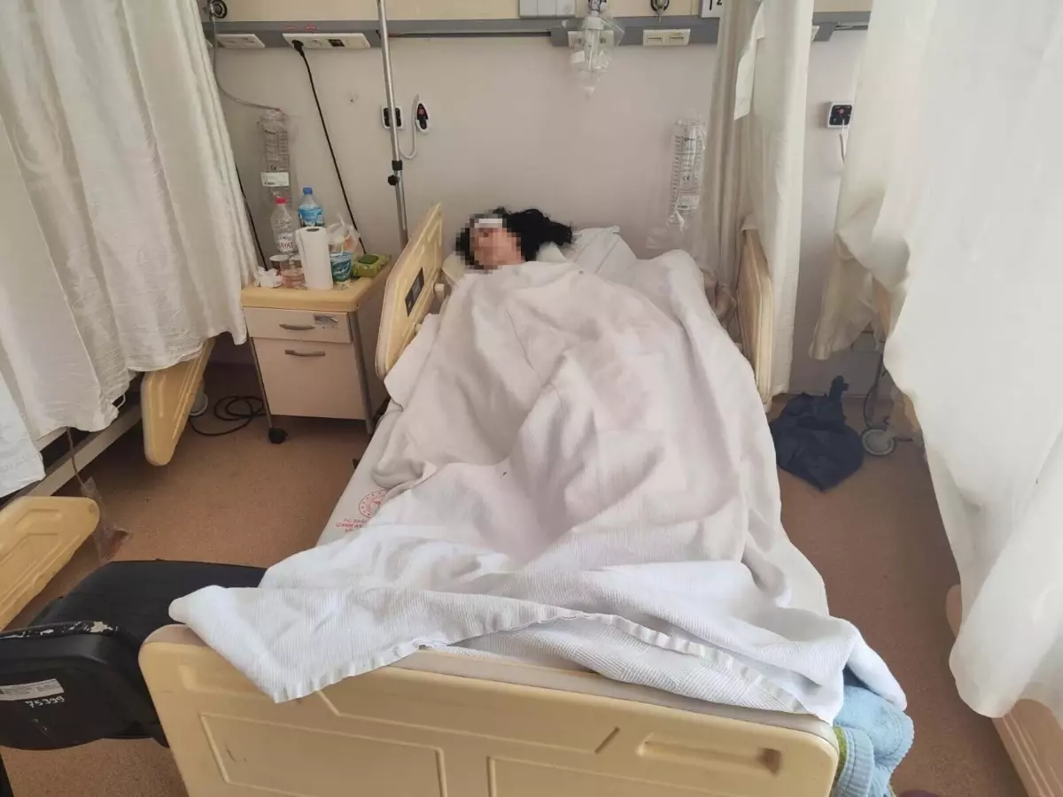 İzmir\'de balkondan düşen kadını aşağı ittiği iddia edilen eşi ve arkadaşı yakalandı