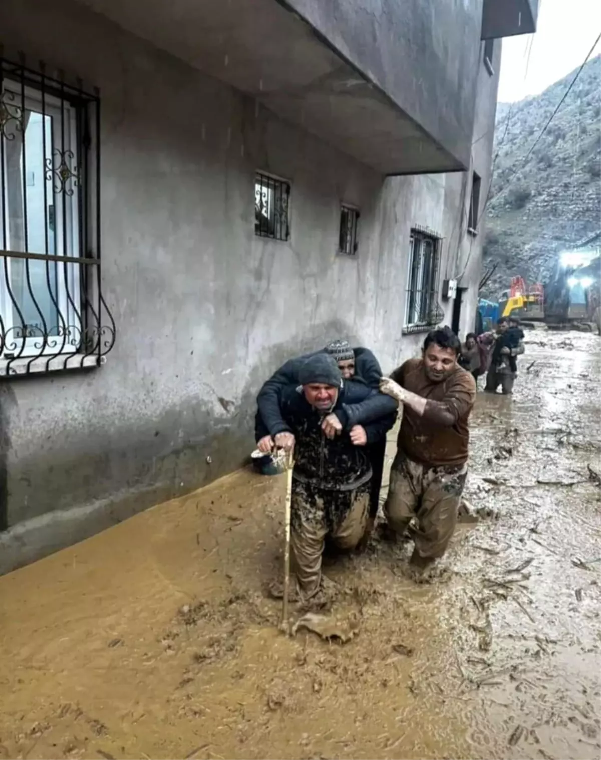 Şırnak\'ta sel ve heyelan! Ev ve ahırlar zarar gördü