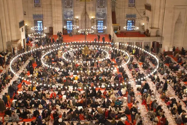 Süleymaniye’de 3 bin çocuk aynı sofrada iftar açtı