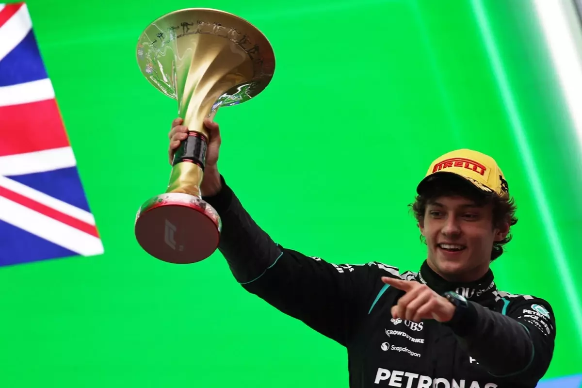 Tarihi zafer! Çin Grand Prix\'sini Kimi Antonelli kazandı