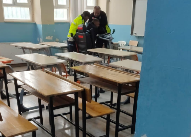 Türk polisi yaptığı hareketle gönülleri fethetti