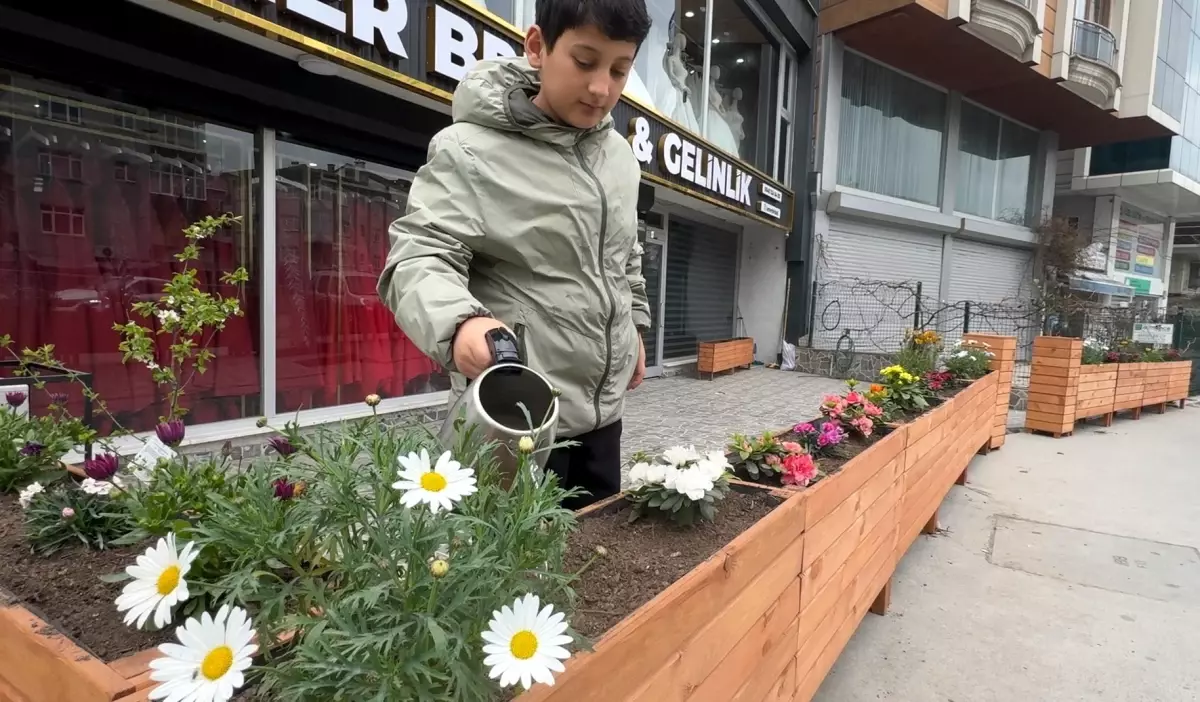 Çiçek Hırsızlığı Güvenlik Kamerasında