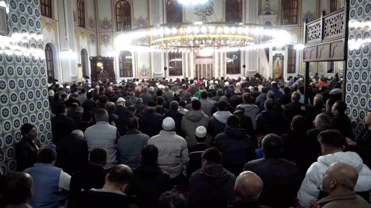 Bolu\'da Kadir Gecesi Yoğunluğu