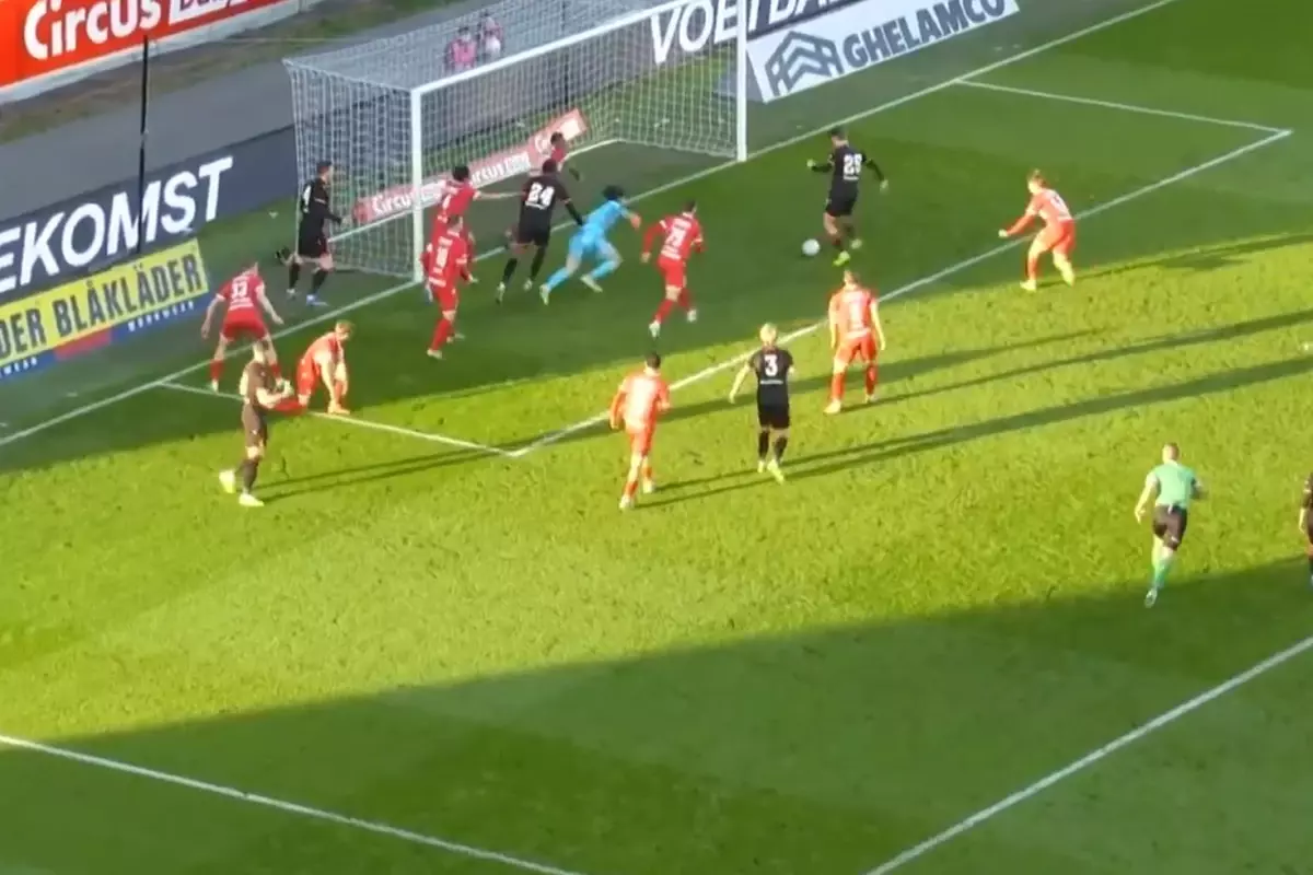 Boş kaleye gol atamadı