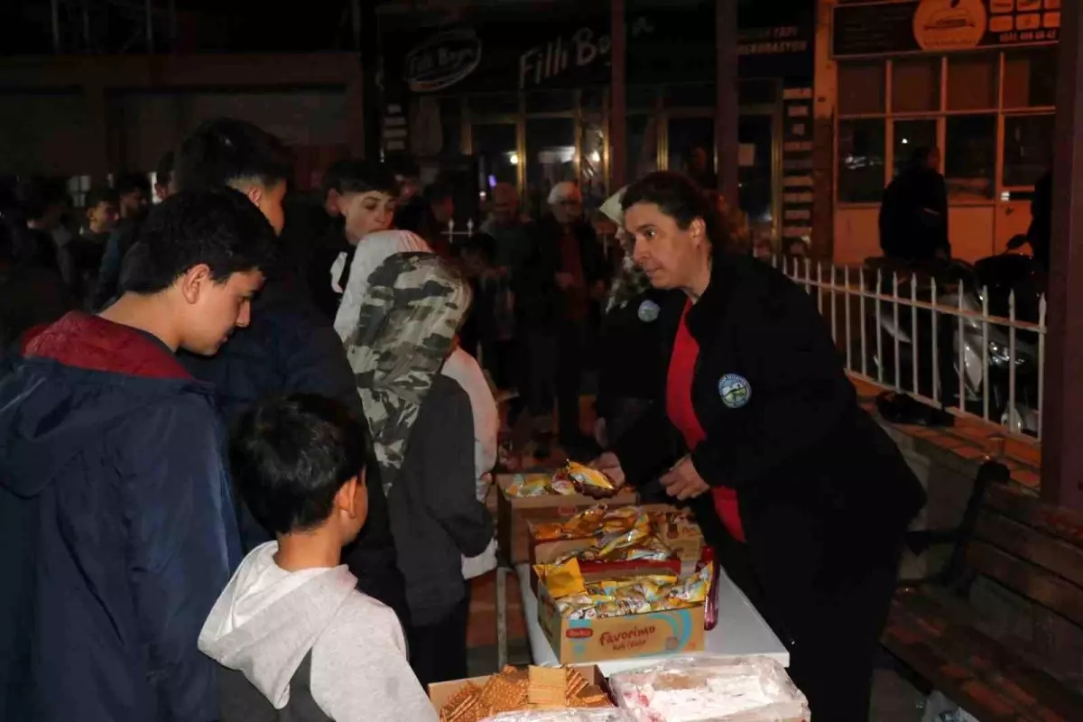 Bozdoğan Belediyesi\'nden Kadir Gecesi\'nde vatandaşlara ikram