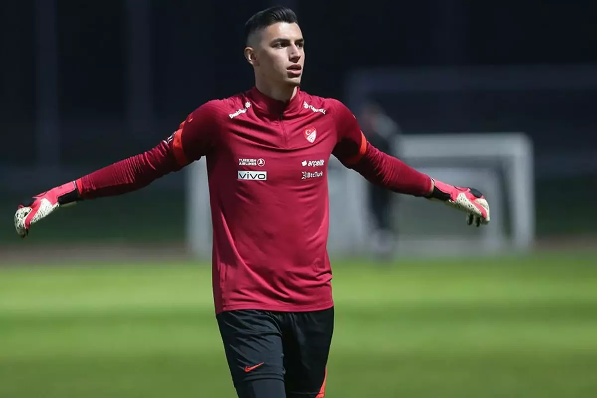 Ele veren paylaşım! İşte Berke Özer\'in yeni sevgilisi