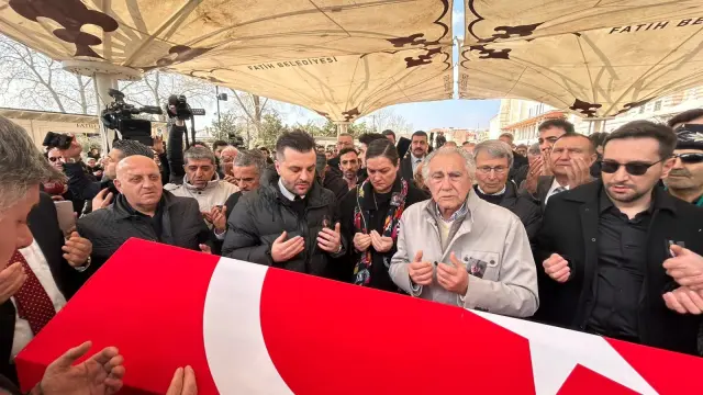 Fener Rum Patriği Bartholomeos, Ortaylı'nın tabutunun başında dua etti