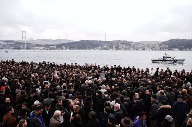Fener Rum Patriği Bartholomeos, Ortaylı'nın tabutunun başında dua etti