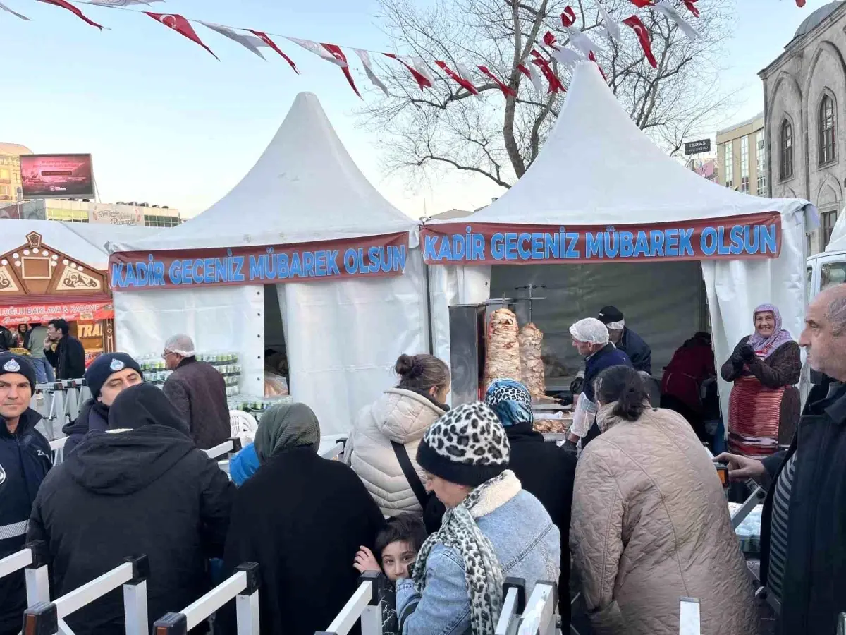 Gaziosmanpaşa Belediyesi\'nden iftarda vatandaşlara döner ikramı