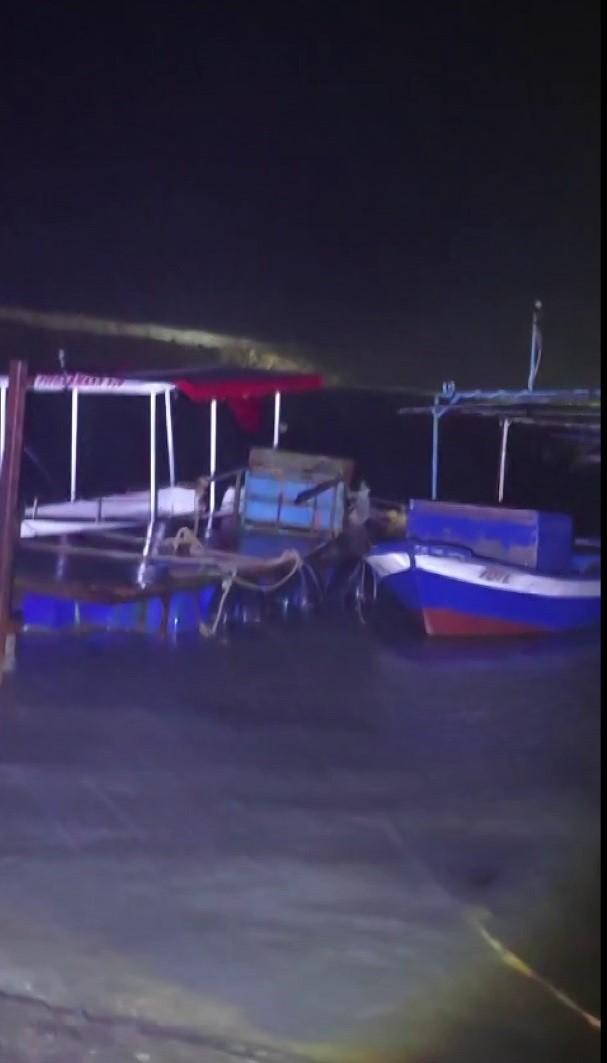 Hatay'da fırtına yaşamı olumsuz etkiledi; dalgalar yola kadar geldi