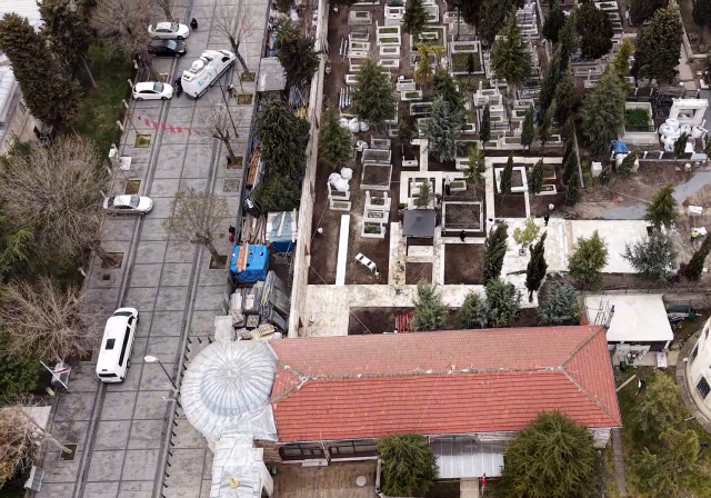 İlber Ortaylı'nın defnedileceği Fatih Camii haziresi dronla görüntülendi İlber Ortaylı'nın defnedileceği Fatih Camii haziresi dronla görüntülendi