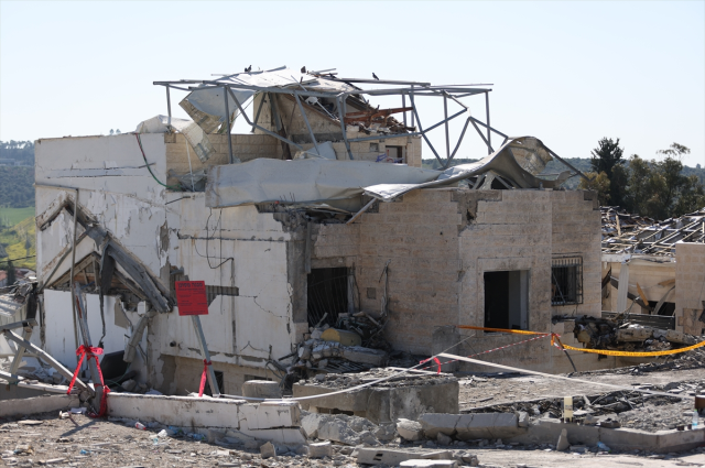 İsrail ordusu İran'daki 3 şehre eş zamanlı saldırı başlattı İsrail ordusu İran'daki 3 şehre eş zamanlı saldırı başlattı