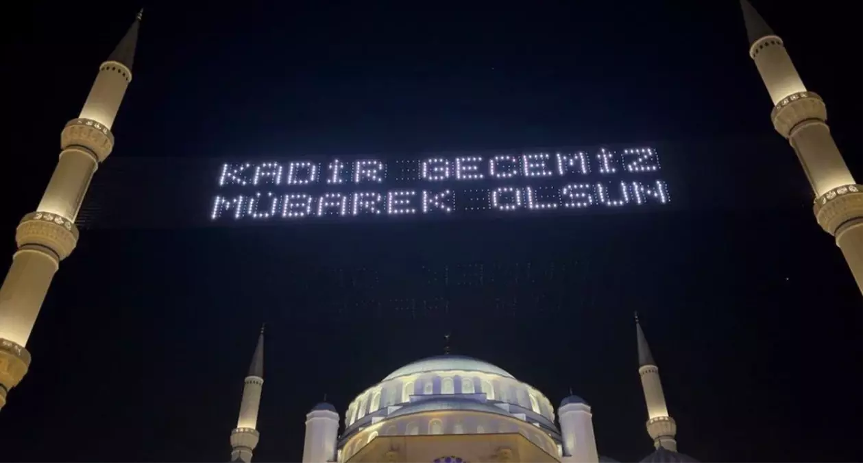 Kadir Gecesi Büyük Çamlıca Camii\'nde Coşkuyla İdrak Edildi