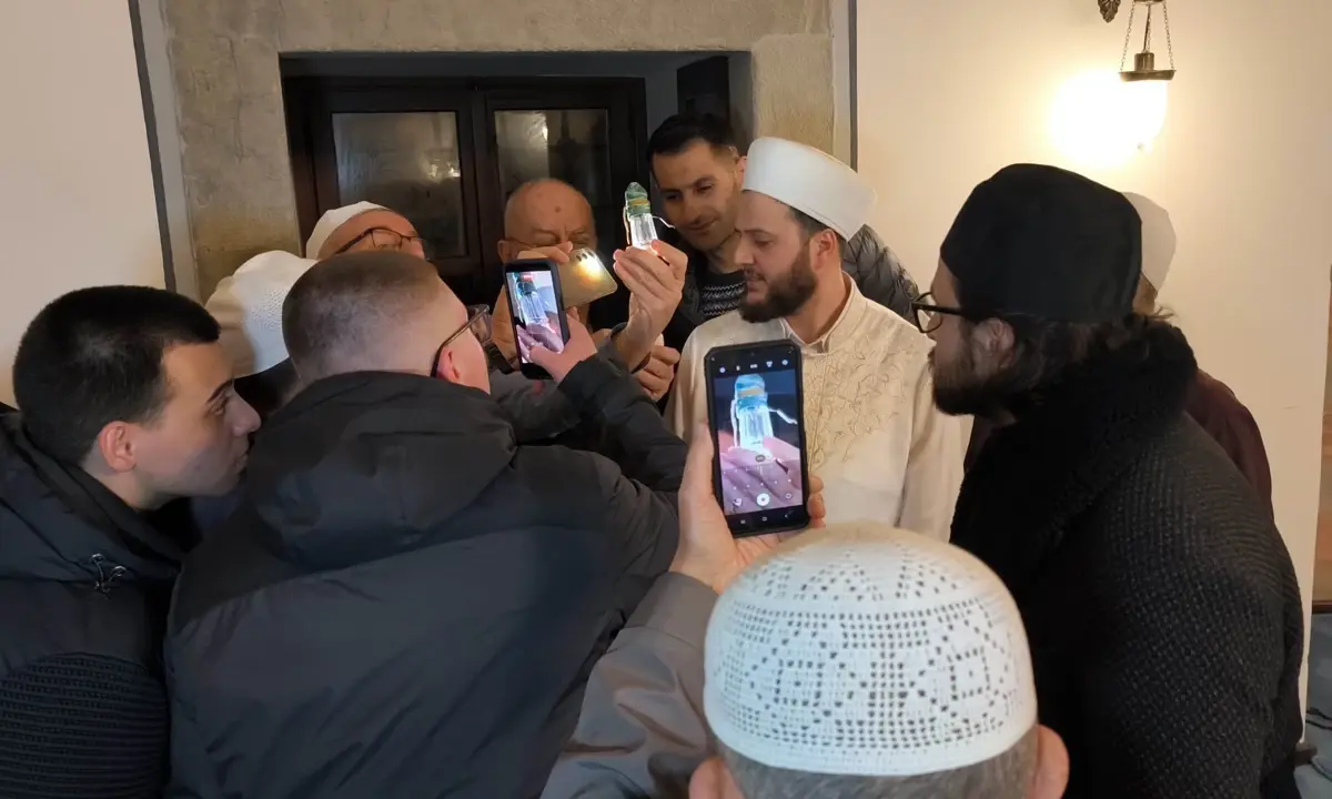 Kadir Gecesi\'nde Sakal-ı Şerif\'e Yoğun İlgi