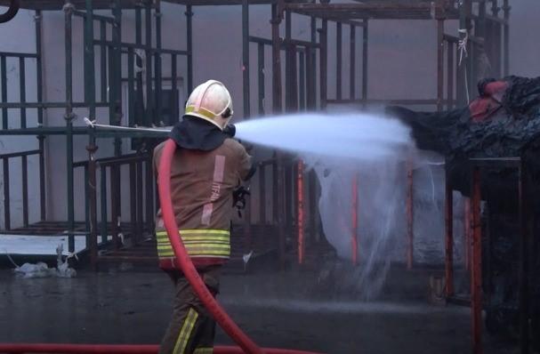 Kahramanmaraş'ta yangına müdahale eden itfaiye eri darbedildi Kahramanmaraş'ta yangına müdahale eden itfaiye eri darbedildi