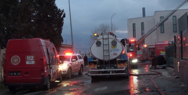 Kahramanmaraş'ta yangına müdahale eden itfaiye eri darbedildi Kahramanmaraş'ta yangına müdahale eden itfaiye eri darbedildi