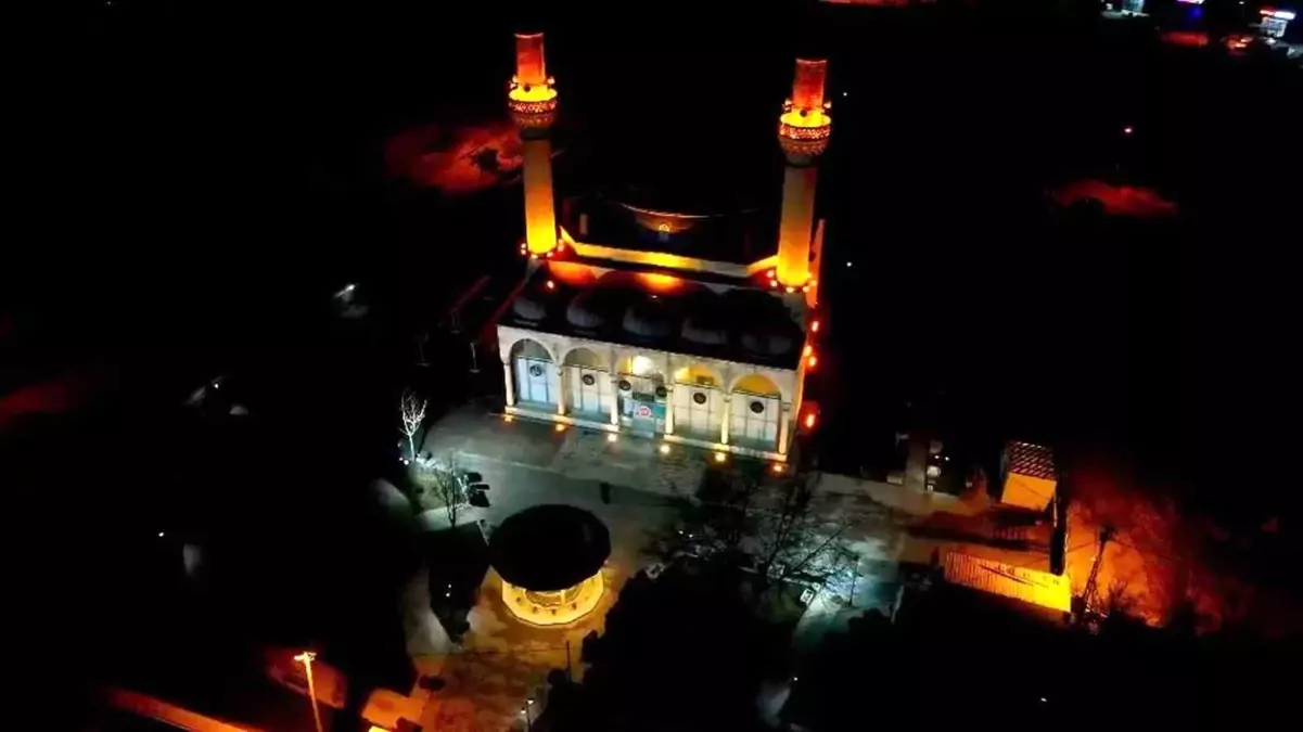 Kadir Gecesi\'nin Coşkusu Konya\'da Yaşandı