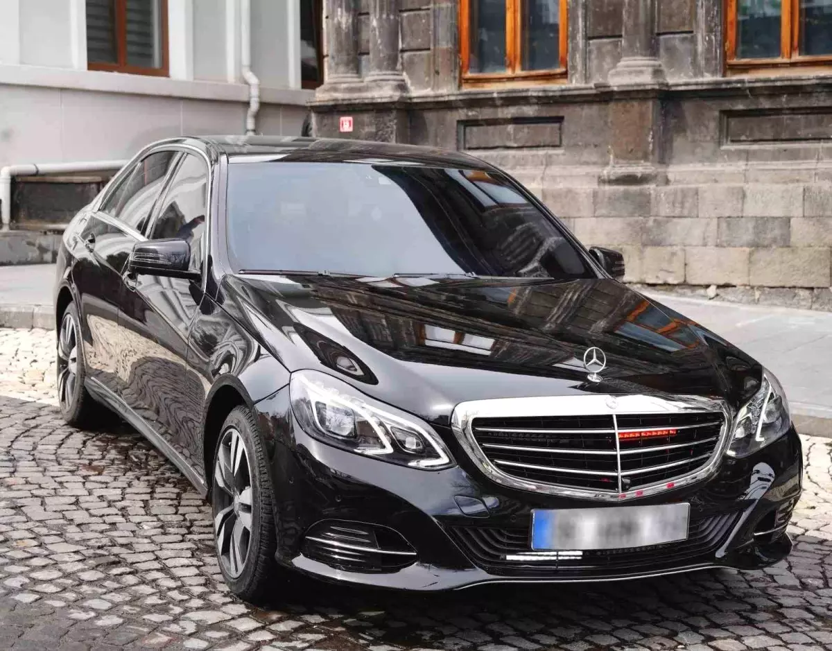 Kars Belediyesine Azerbaycan\'dan anlamlı destek: Makam aracı hediye edildi