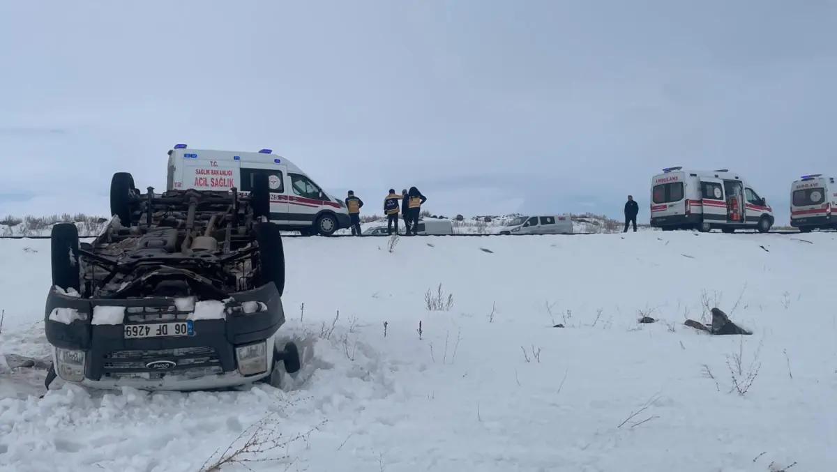 Kars\'ta Minibüs Devrildi: 5 Yaralı