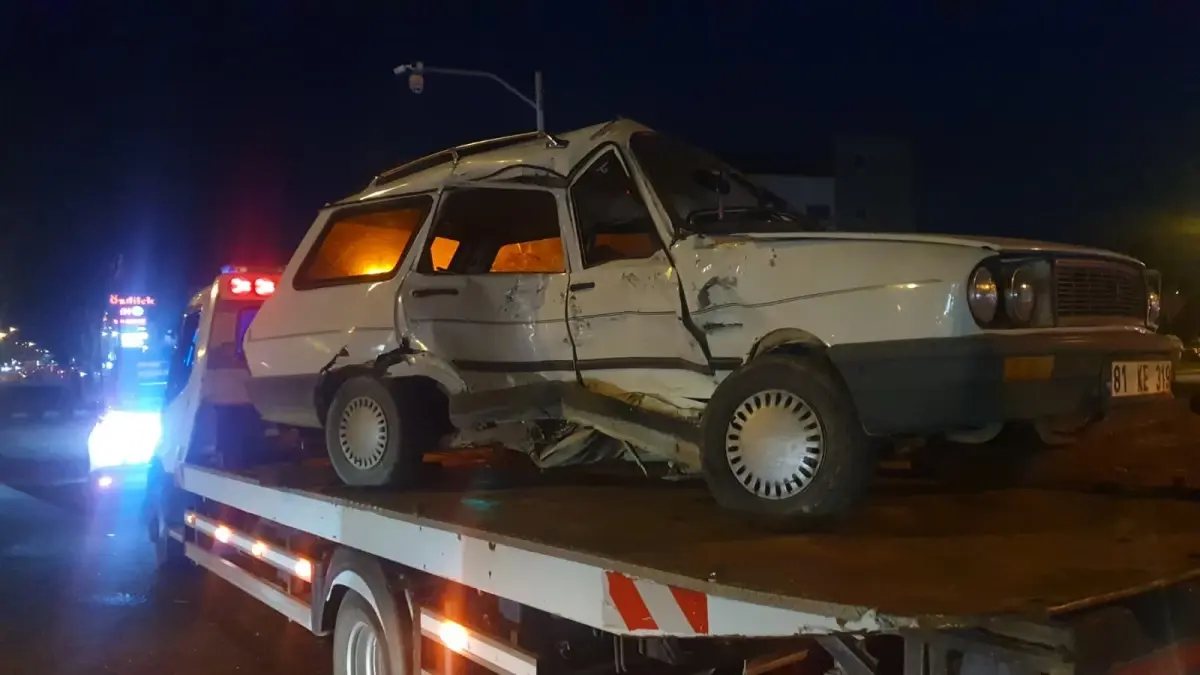 Düzce\'de Kaza: 3 Yaralı