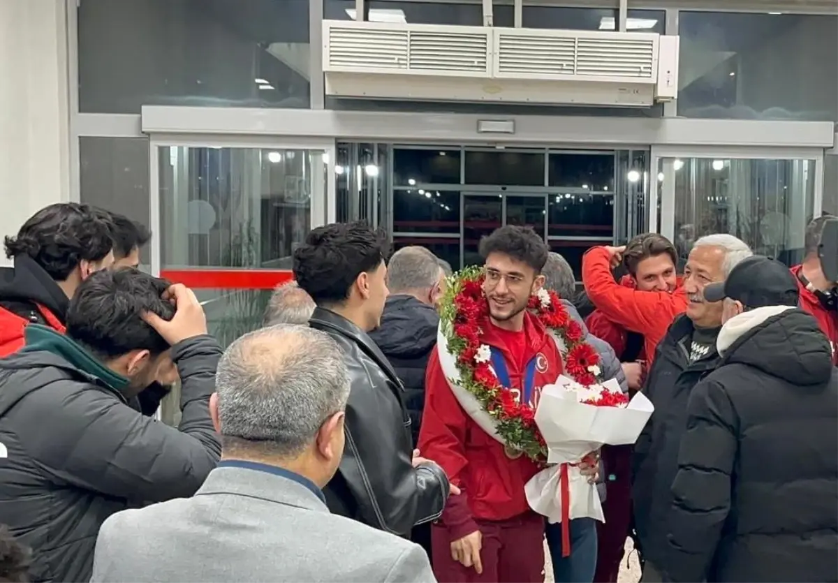 Furkan Akar Bronz Madalya ile Coşku ile Karşılandı