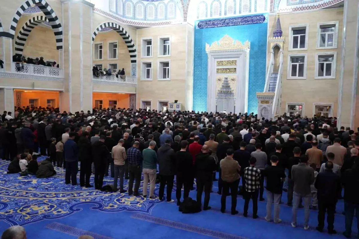 Muş\'ta Kadir Gecesi Coşkusu