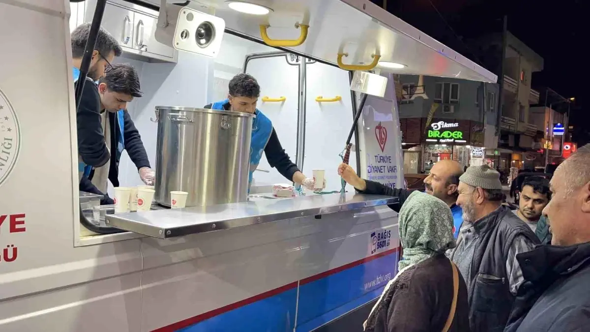 Osmaniye\'de Kadir Gecesi\'nde camiler doldu taştı