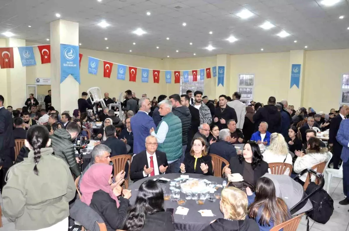 Salihli\'de Ülkü Ocakları tarafından Şehitler İçin Vefa Sofrası Kuruldu