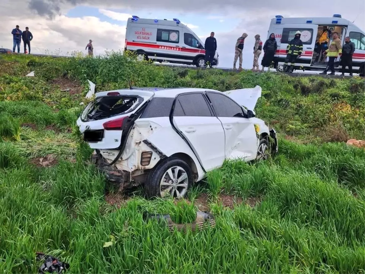 Hatay\'da Kaza: Otomobil Tarlaya Uçtu