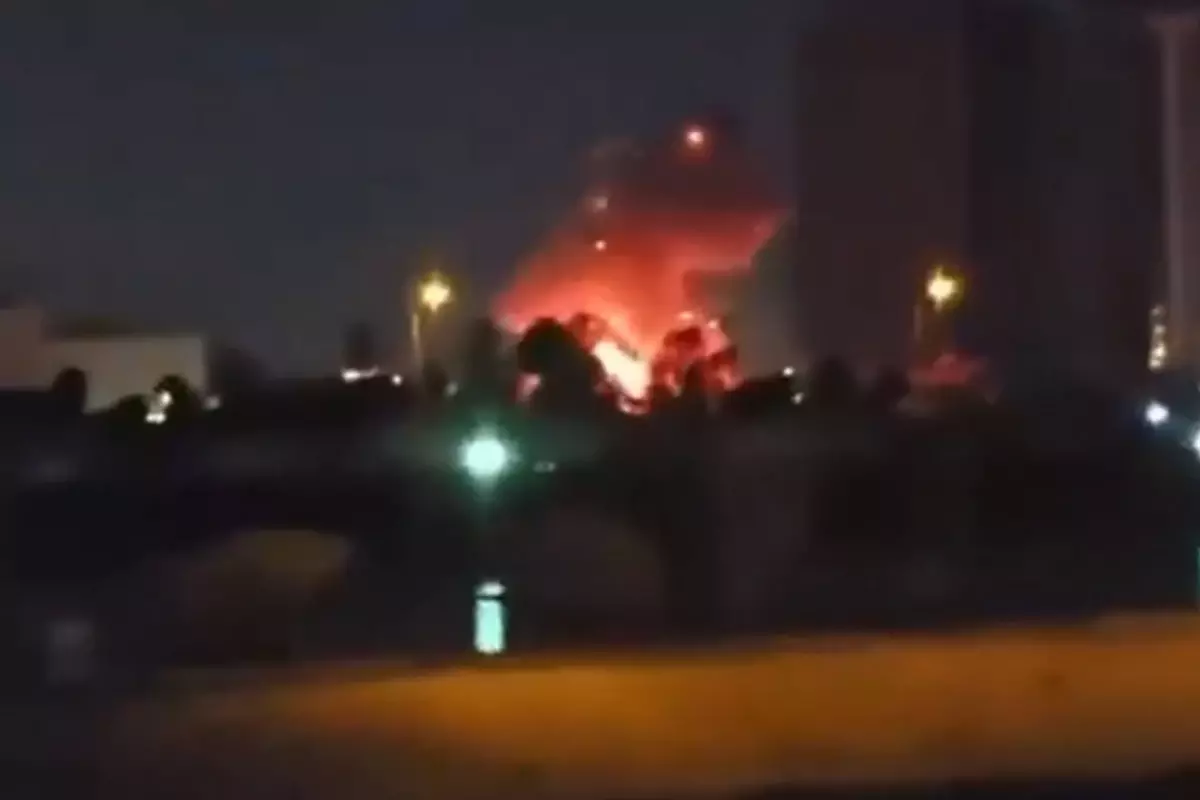 İran, ABD\'nin Bağdat Büyükelçiliği\'ni vurdu! Tüm yerleşke alev alev