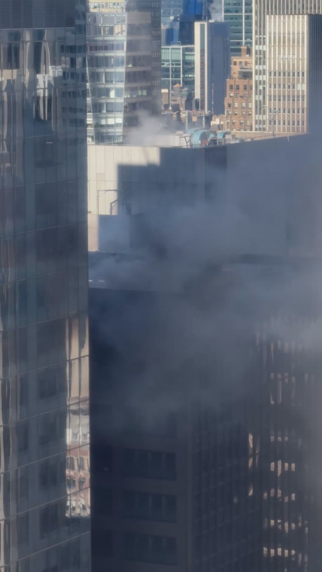 ABD'nin Manhattan bölgesinde bir binada yangın çıktı