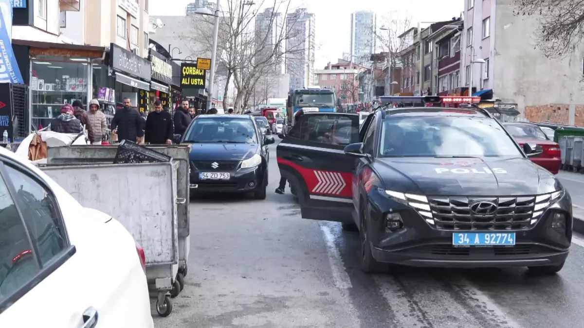 Ataşehir\'de Çöp Kamyonu Kadına Çarptı: 1 Ölü