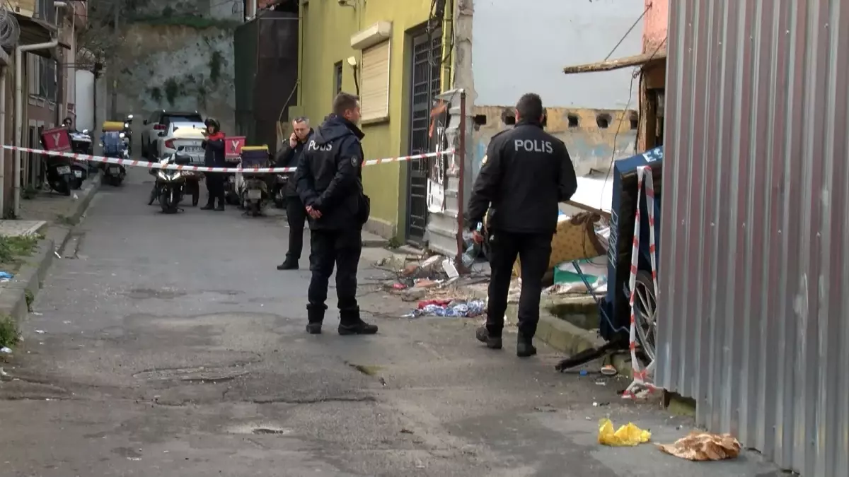 İstanbul\'un göbeğinde 2 yaşındaki bebek alevlerin arasında kalarak can verdi