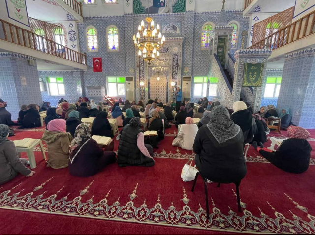 Camide siyaset tartışması: Eleştirilerin hedefi bu kez muhalefet