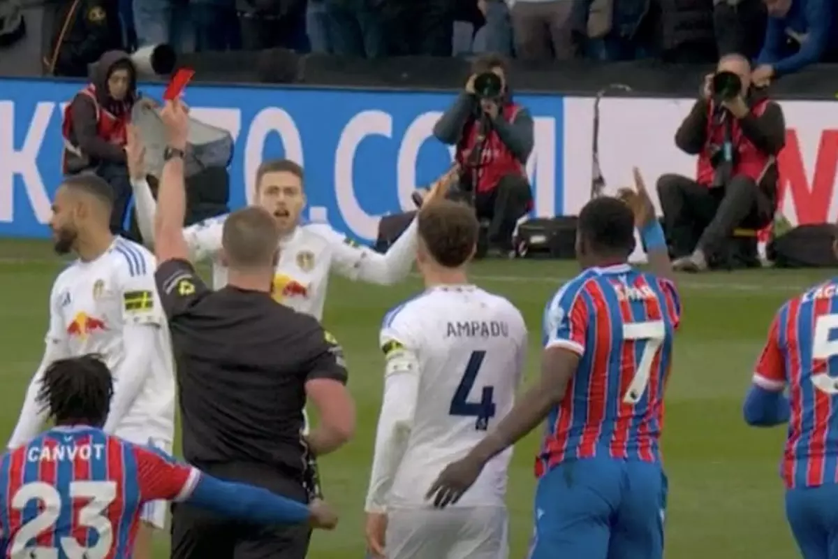 Dünyanın en iyi liginde inanılmaz olay! Türkiye\'de olsa maç yarıda kalır