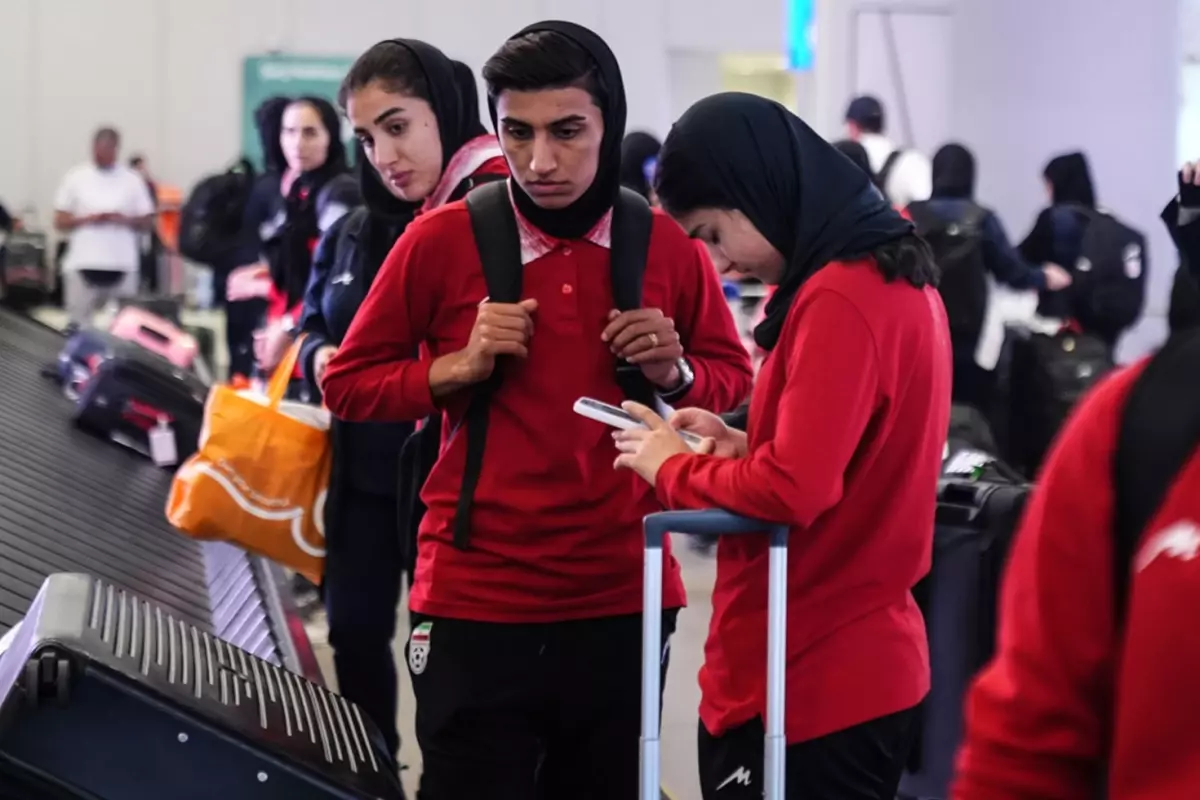İran Kadın Milli Futbol Takımı İstanbul Havalimanı\'na iniş yaptı