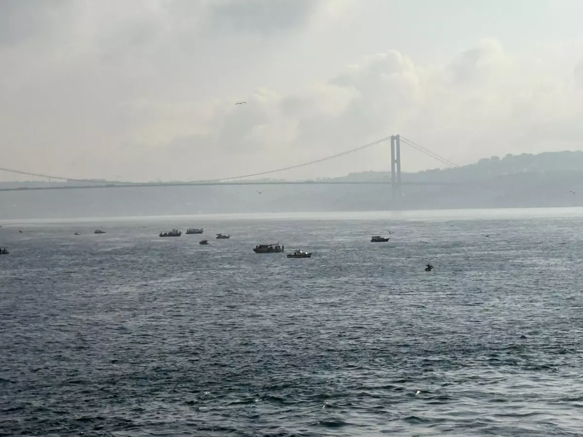 İstanbul Boğazı\'nda Gemi Trafiği Askıya Alındı