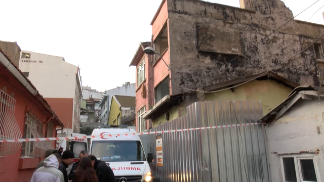 İstanbul'un göbeğinde 2 yaşındaki bebek alevlerin arasında kalarak can verdi