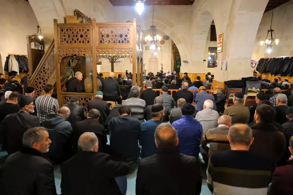 Bayburt\'ta Kadir Gecesi İbadetle Geçirildi