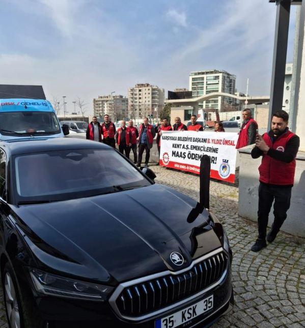Karşıyaka Belediye Başkanı'na protesto şoku: Bayramlaşamadan aracına binip kaçtı